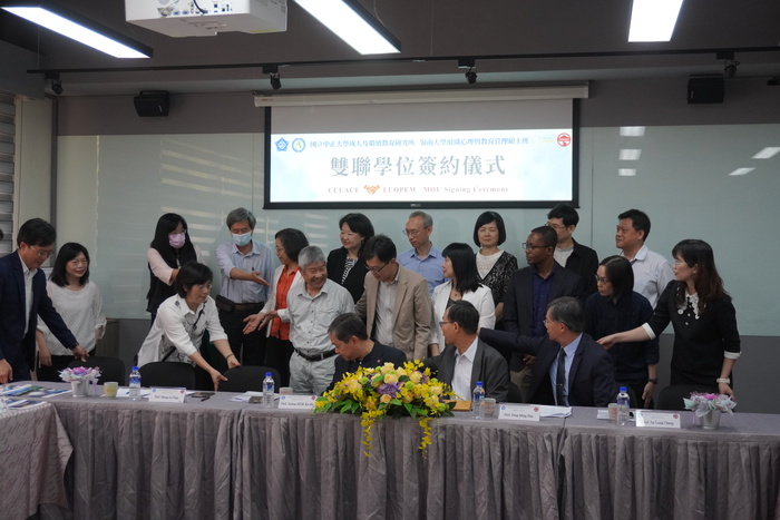 112年4月29日香港嶺南大學與國立中正大學簽署雙聯碩士學位學程協議及高齡跨域創新研究中心交流活動圖片